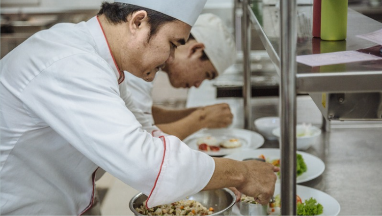 student-training-cooking-cambodia